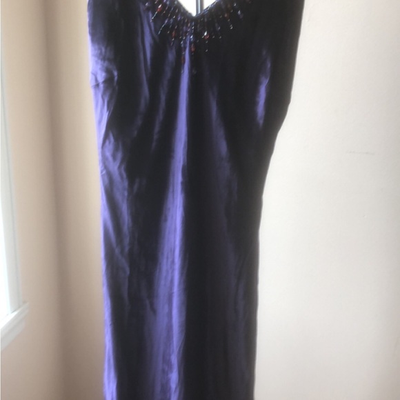 Velvet dress , beads around the neck - Picture 2 of 2